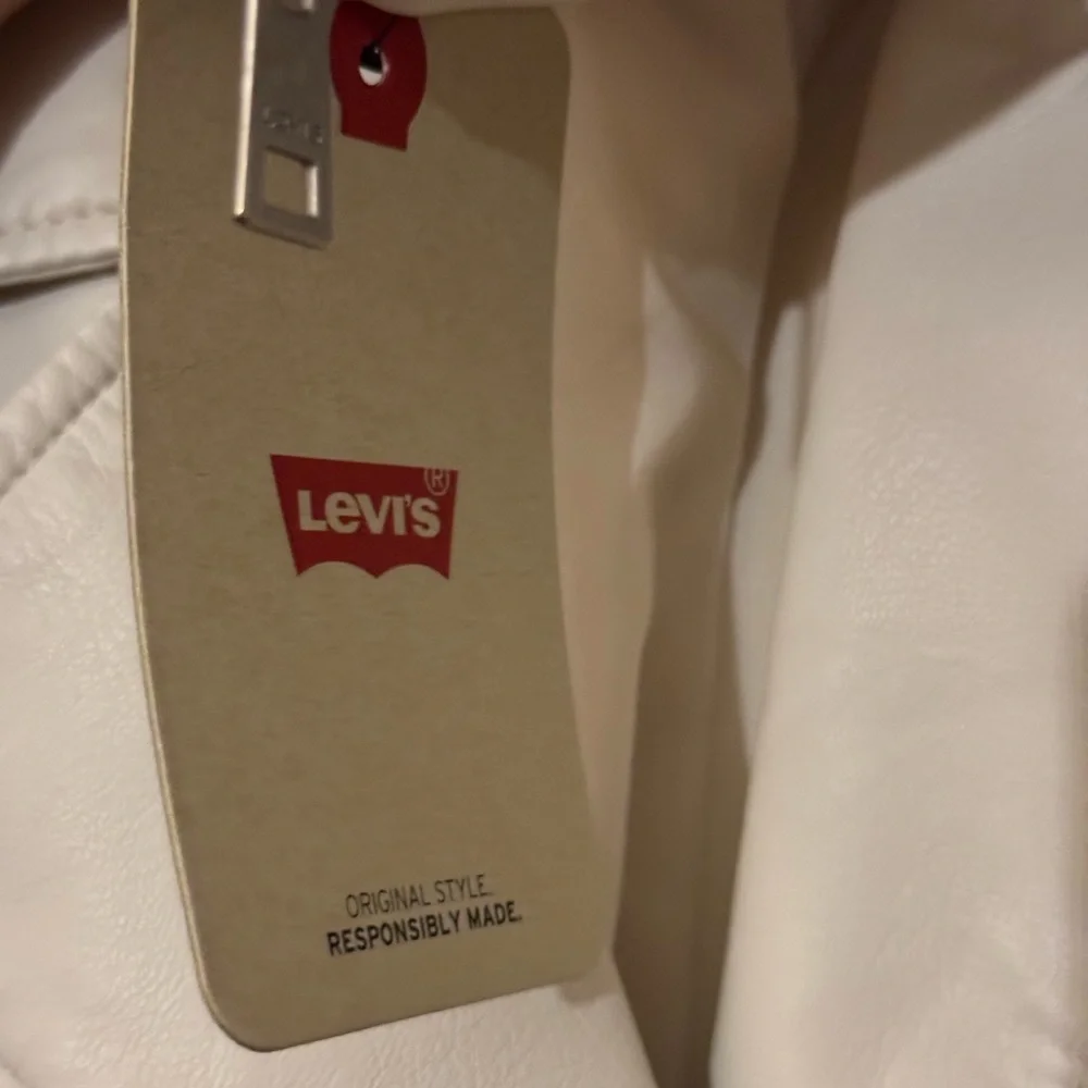 Levi's Women's Cream Off White Faux Leather Jacket - Picture 5 of 7